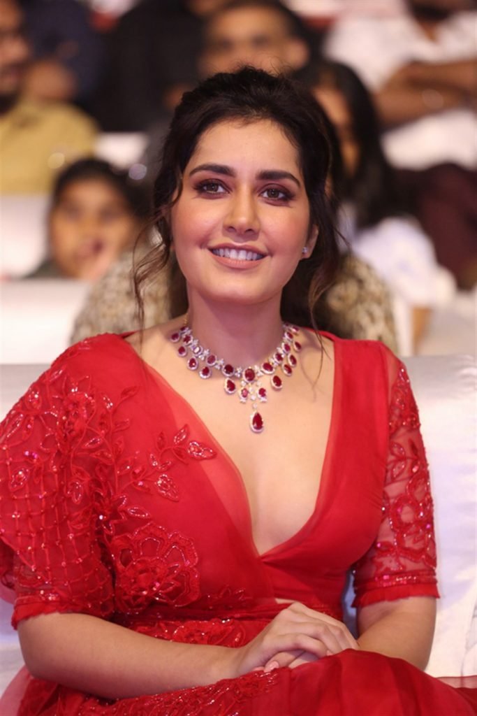 Raashi Khanna Hot Cleavage Photos at World Famous Lover Pre Release Event 4
