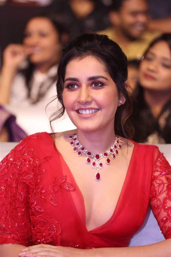 Raashi Khanna Hot Cleavage Photos at World Famous Lover Pre Release Event 6