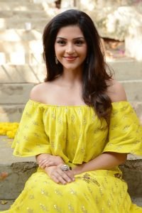 actress mehreen pirzada yellow dress latest photos 2018 7