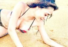 Sara Khan Flaunts Sexy Body in Bikini