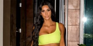 Kim Kardashian West shows off